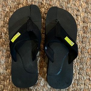 Orthopedic flip-flops for plantar fasciitis